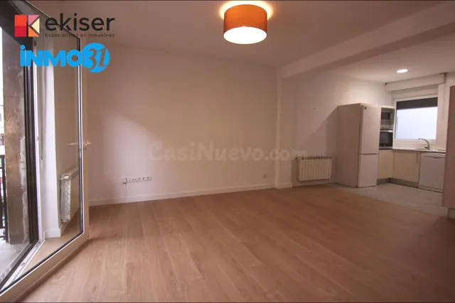 Ekiser vende piso en el primer ensanche de Pamplona - foto 2