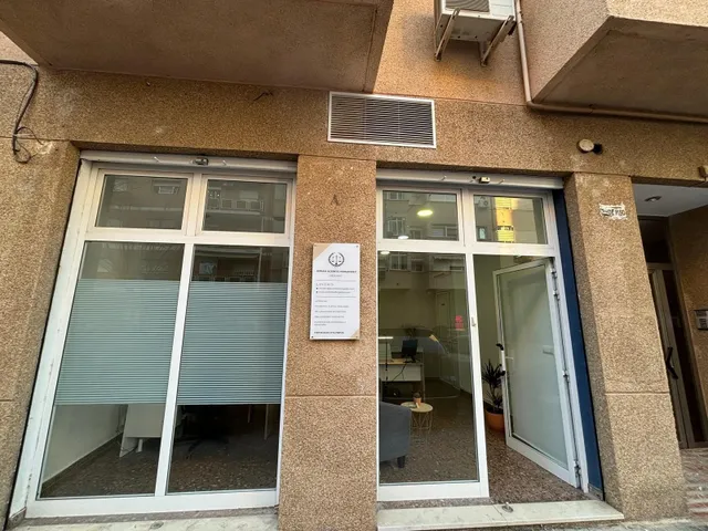 LOCAL COMERCIAL VACÍO  DE 33 METROS EN ALBORAYA IDEAL PARA DESPACHO — 13