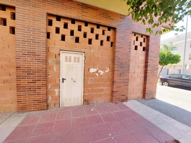 Local comercial de 57m2 en Puente Tocinos — 2