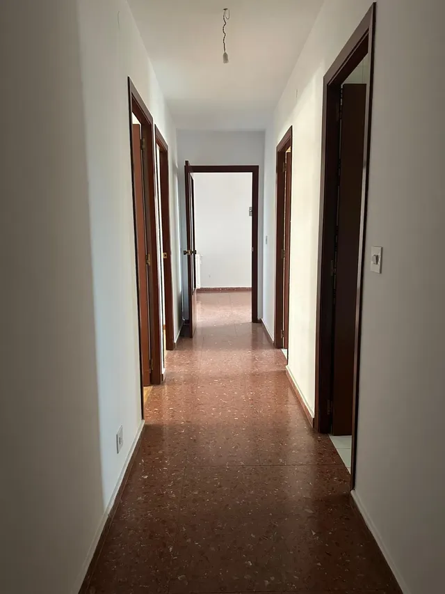 VENTA: Amplio Piso Zona Alta — 16