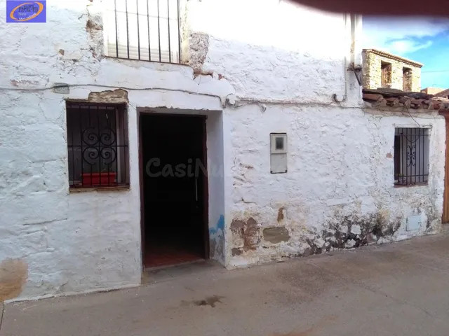 A LA VENTA CASA, PARCELA Y HUERTO EN LA ALMEZA (ALPUENTE)
