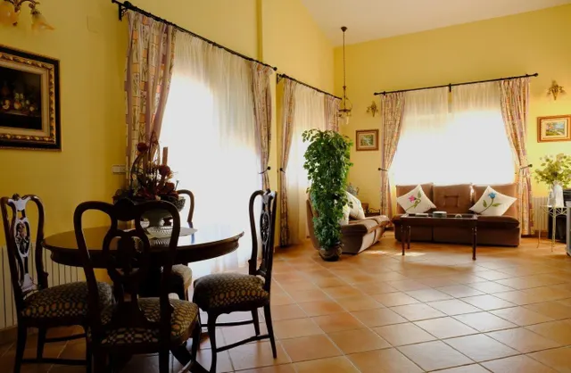 Finca de 9.480 m2. con Chalet de 495 m2. construidos en parcela de 1.000 m2. dentro de la finca. — 17