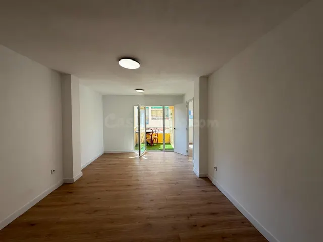 Apartamento con terraza, Alicante, Torrevieja, Playa del Acequión. 3 habitaciones, 108 m2, 90 metros al mar — 5