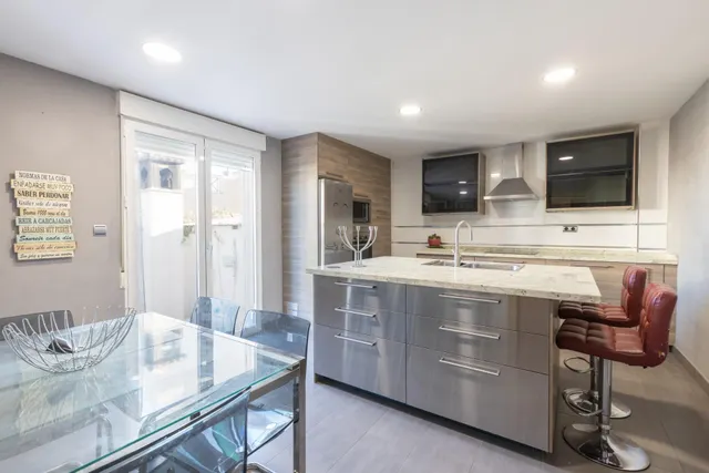 Casa adosada con terraza, vistas a Granada y Sierra Nevada, garaje y sótano — 7