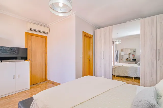 ÁTICO DUPLEX CON NEGOCIO EN PLENO RENDIMIENTO — 13