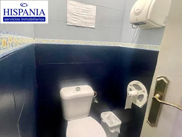 Se vende local en pleno Paseo Marítimo con licencia. — 12