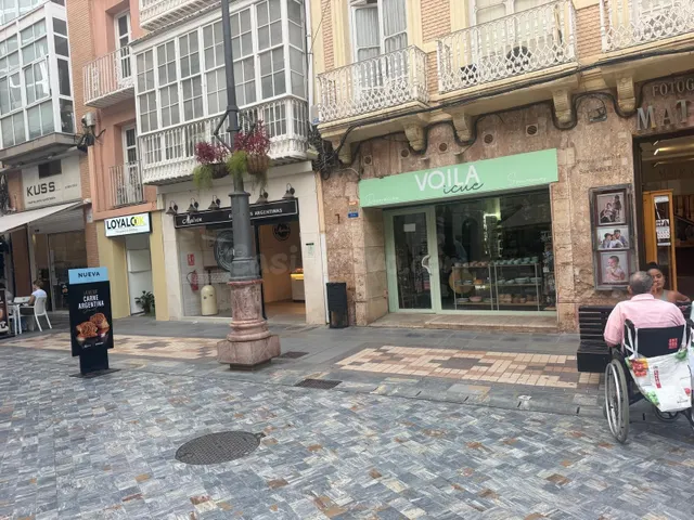 Local en calle del carmen junto al icue — 4