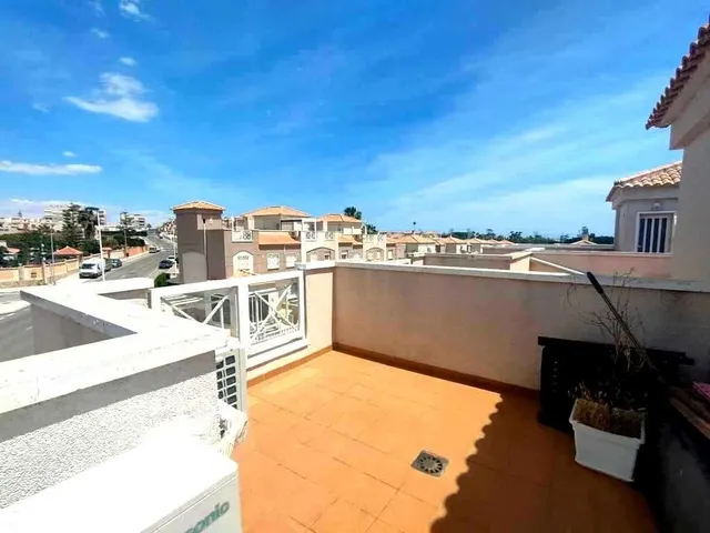 Disfrute del Sol en su Oasis Privado: Adosado en Torrevieja — 10