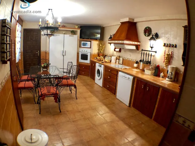 AMPLIA VIVIENDA CON ASCENSOR - ZONA CENTRO — 29