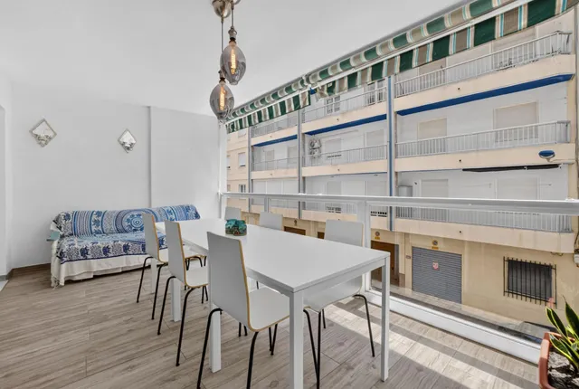 APARTAMENTOS SOLEADOS JUNTO A LA PLAYA — 18