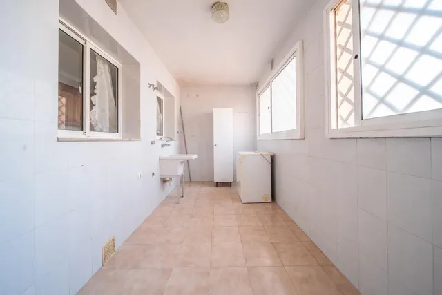 ¡4 dormitorios en Fuengirola! amplitud, terraza y ubicación privilegiada — 7