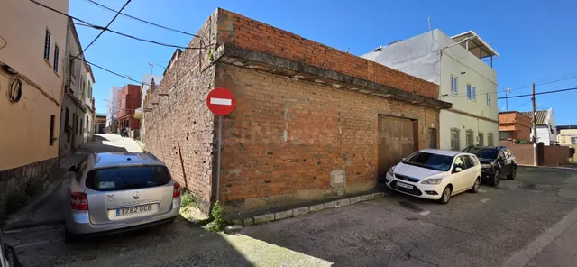 ALMACEN SOBRE PARCELA URBANA, SE PUEDE CONSTRUIR UNA CASA DE - foto 2
