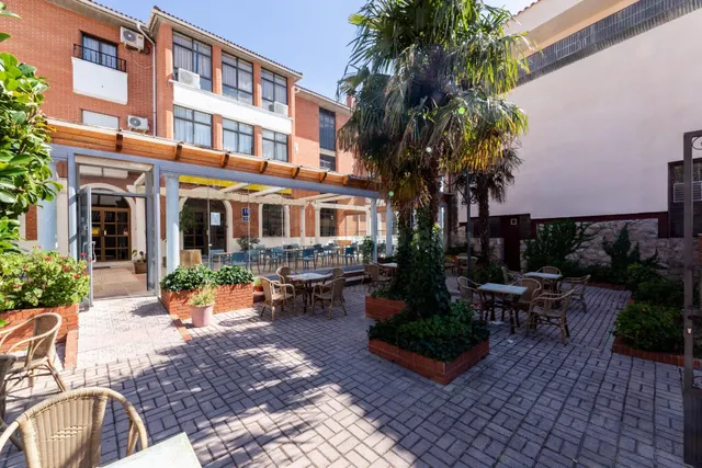 ACTIVO HOTELERO CON POTENCIAL DE INVERSIÓN Y RECONVERSIÓN –  - foto 2
