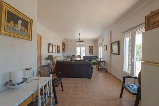 GRAN PARCELA CON VIVIENDA UNIFAMILIAR, 3 APARTAMENTOS, PISCINA Y VISTAS PANORÁMICAS EN PADUL (GRANADA) — 1.430 m2 DE TERRENO — 46