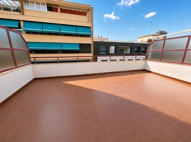 Ático exterior con terraza y garaje opcional en el centro de - foto 3