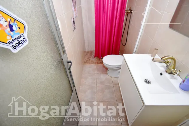 ¡OPORTUNIDAD DE INVERSIÓN! CASA CON BALCÓN Y PATIO EN EL CENTRO — 44
