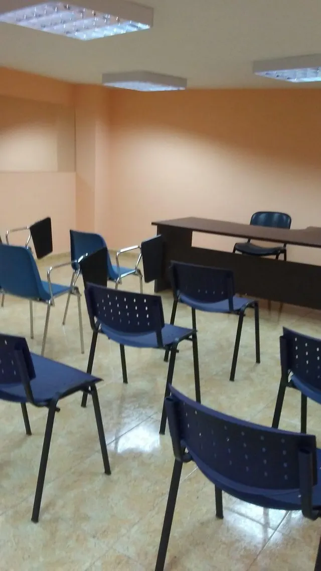 OPORTUNIDAD LOCAL EN PONFERRADA PARA OFICINAS O CENTRO DE ENSEÑANZA — 23