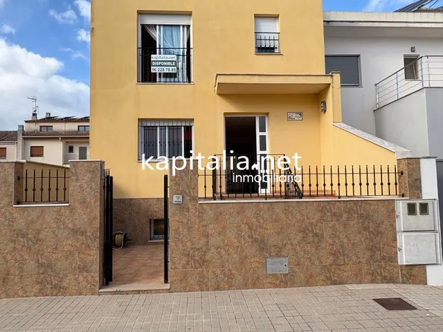 EXCLUSIVO ADOSADO A LA VENTA LISTO PARA ENTRAR A VIVIR EN ANNA — 34