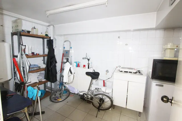 Espléndido local comercial próximo a La Campana — 13