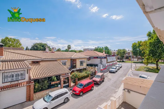 Casa adosada CASI A ESTRENAR en Belicena. Con 4 dormitorios. — 29