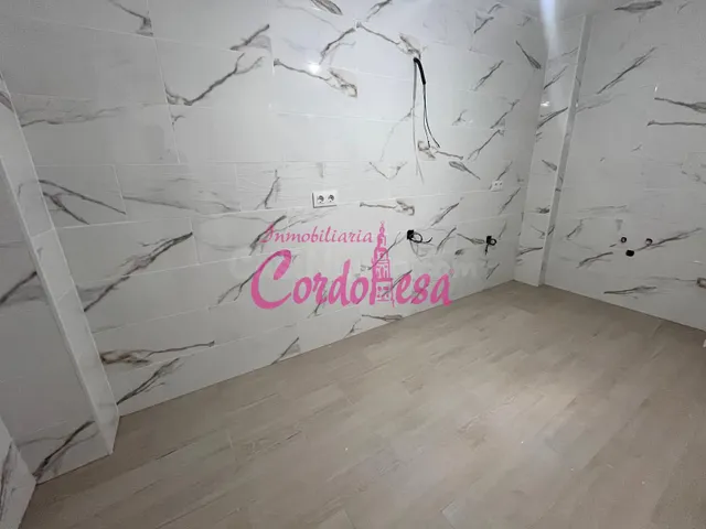 Encantador Piso Reformado en Córdoba - Zona Levante por €169 - foto 2