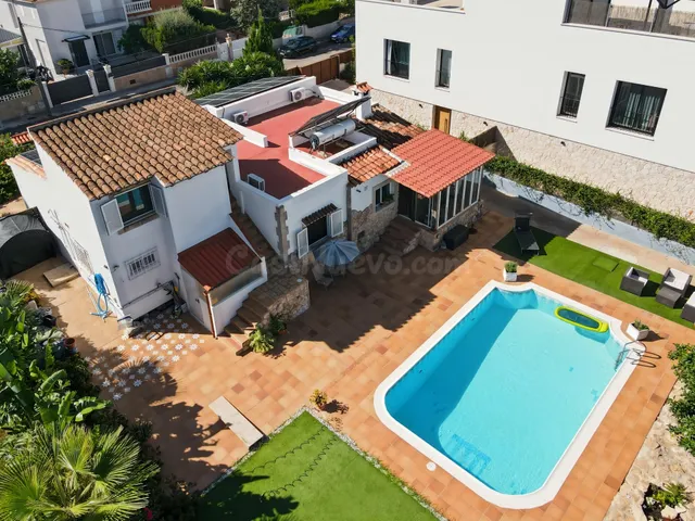 Chalet independiente con piscina, apartamento anexo y placas - foto 2