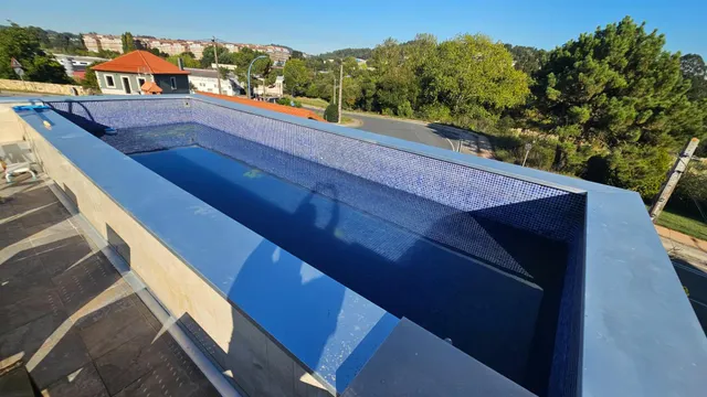 EXCLUSIVA PROPIEDAD CON PISCINA, ASCENSOR Y GRAN GARAJE EN CULLEREDO — 40