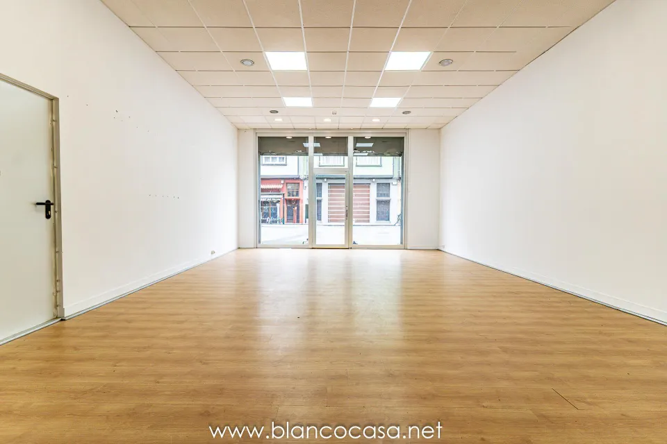 Amplio bajo comercial en venta