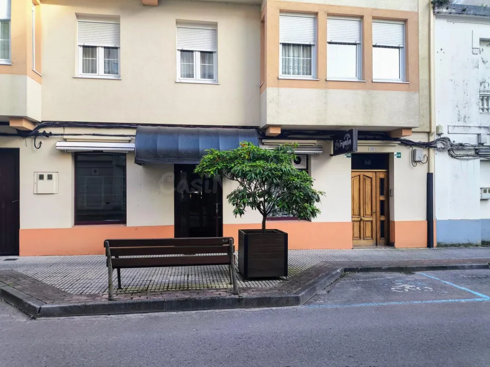 Se alquila Local de 100 metros cuadrados en c/Gran Vía, Carballo