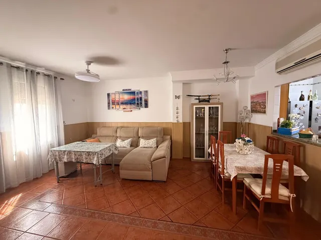Amplia casa de dos plantas + buhardilla y azotea en santa cruz – a solo 15 minutos de Córdoba — 4