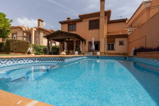 Exclusiva vivienda premium en La Zubia — 3
