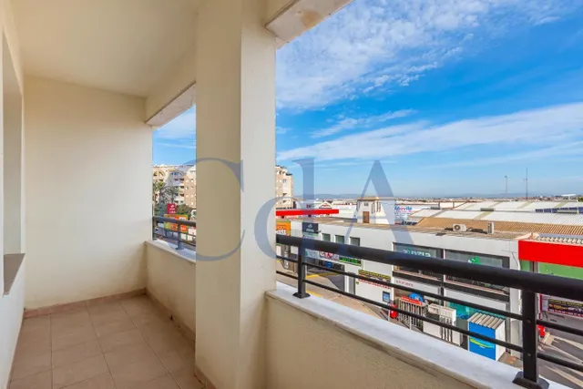 SE VENDE APARTAMENTO / ASCENSOR / TORREVIEJA / ALICANTE — 4