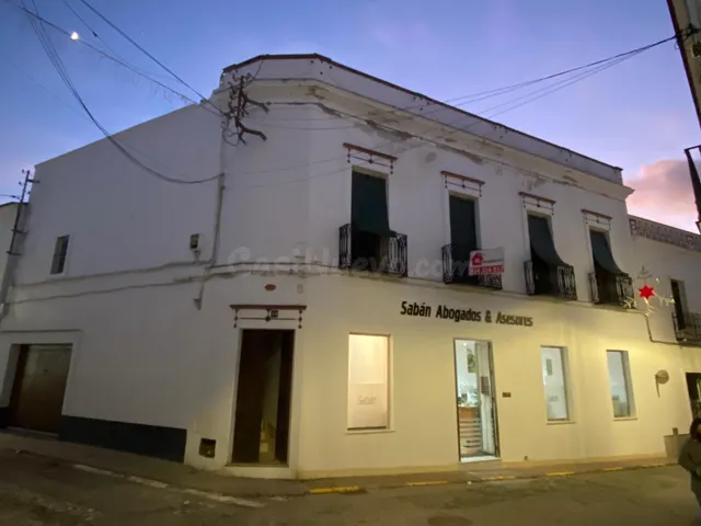 CASABANCO VENDE PISO CUATRO DORMITORIOS FUENTE DE CANTOS.