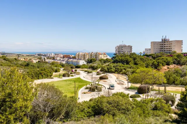 Bungalow planta alta de 3 dormitorios con piscina y plaza de garaje comunitaria. — 37