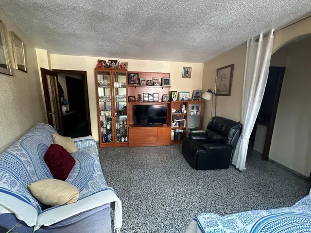 AMPLIO PISO EN ZONA CENTRO JAIME 1º — 3