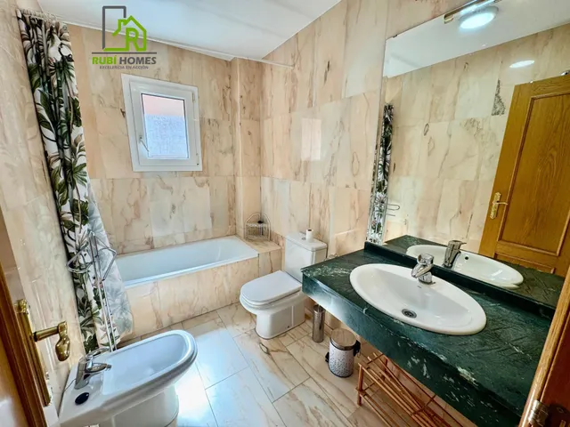 Habitación disponible para chicas estudiantes (zona renfe - pajaritos) — 13