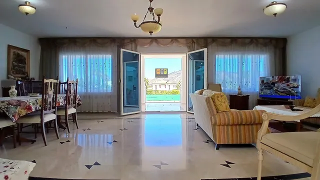 IMPRESIONANTE CHALET EN ALFAS DEL PI — 10
