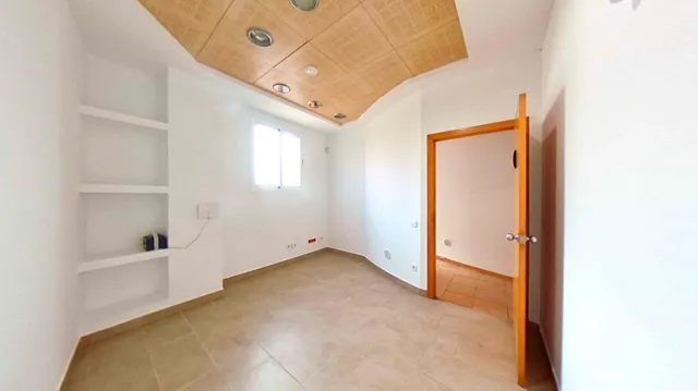 Local en venta en Calle de Schubert — 12