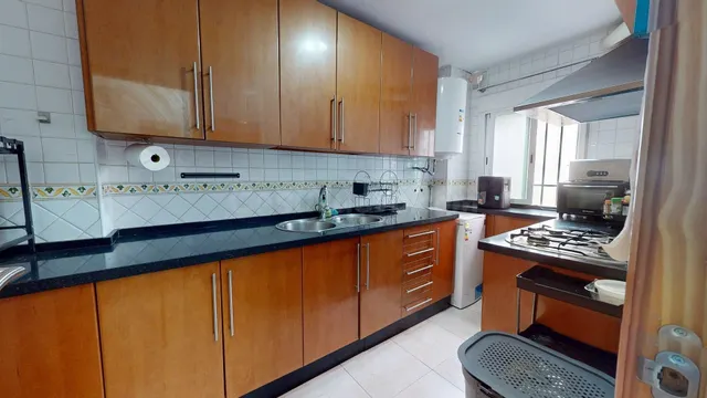 Amplia vivienda en Medina Azahara de 3 dormitorios con terra - foto 2