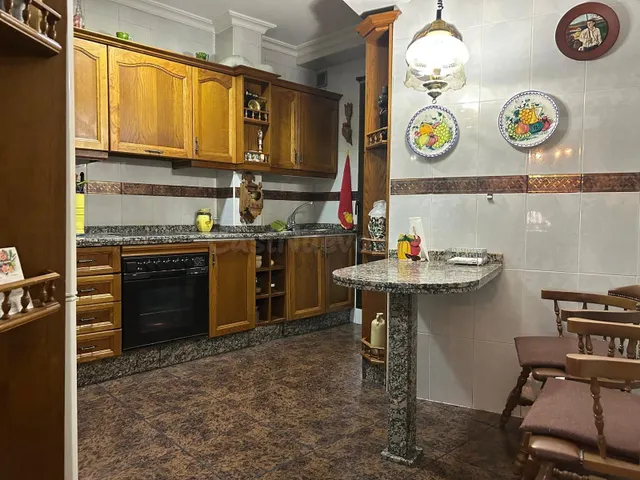 GRAN PISO CON 5 DORMITORIOS Y ASCENSOR EN AVENIDA JESUS RESC