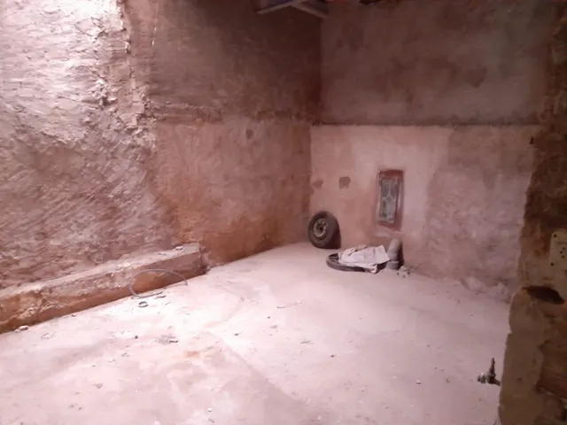OPORTUNIDA GRAN CASA DE PUEBLO CON VIVIENDA UNIFAMILIAR Y NAV ES ANEXAS — 33