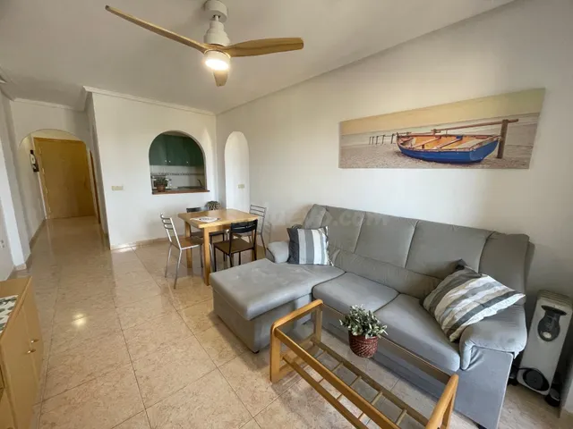 Apartamento exterior con vistas despejadas y piscina comunitaria en Torrevieja — 3