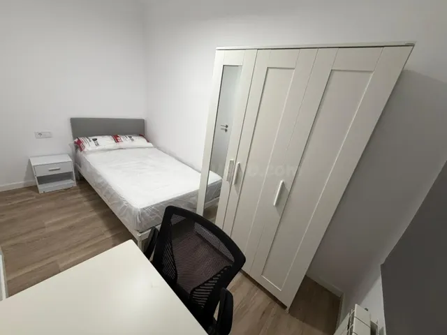 Amplio piso para chicas disponible para estudiantes en la zo - foto 2