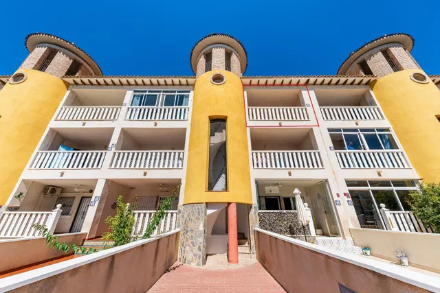 Ático con amplio solárium y piscina comunitaria en Villamartin, Orihuela Costa — 25