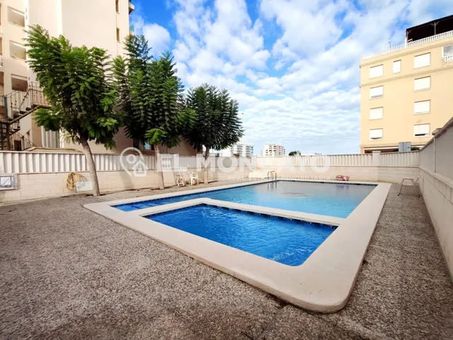 Fantástico apartamento con amplia terraza en Guardamar del Segura, Alicante, Costa Blanca — 24