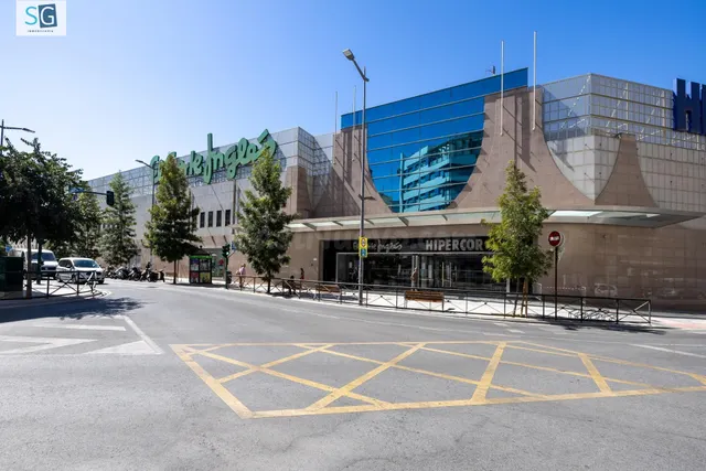 Piso Reformado en Zona Comercial y Universitaria de Granada - €330,000 — 5