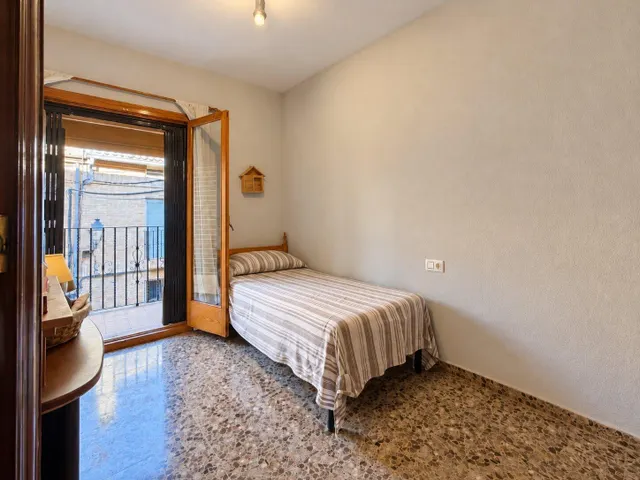 Adosado con gran patio, terraza y garaje en massarrojos, junto a Valencia — 38