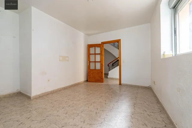 Amplia Casa en Venta en Guadix - Oportunidad de Inversión — 39
