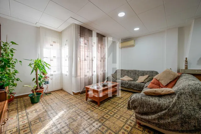 PISO CON TERRAZA PRIVADA Y GARAJE EN TAIALÀ - foto 2
