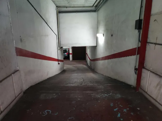 Plaza de garaje coche mediano en zona Delicias — 3
